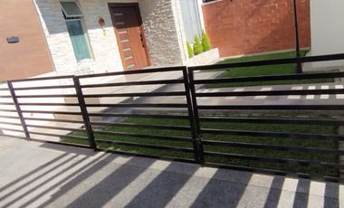 ELEGANTE Y MODERNA CASA