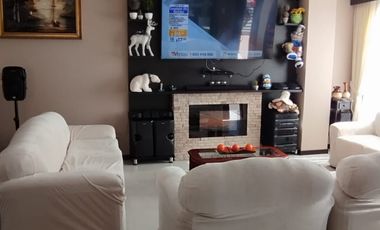 ELEGANTE Y MODERNA CASA