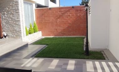 ELEGANTE Y MODERNA CASA
