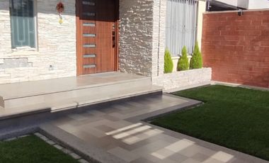 ELEGANTE Y MODERNA CASA