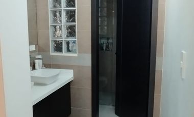ELEGANTE Y MODERNA CASA