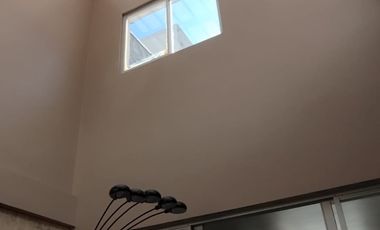 ELEGANTE Y MODERNA CASA