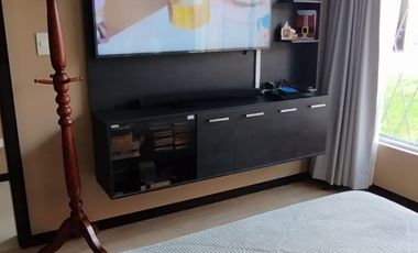 ELEGANTE Y MODERNA CASA