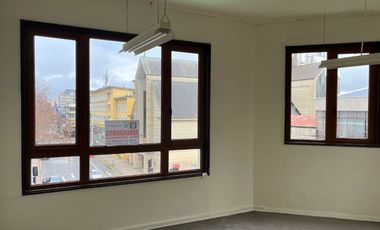 Se arriendan Oficinas Centrales 35 mts2 hasta 45 Mts2 en pleno centro Valdivia, Chile