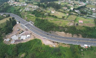 Venta de 10.277M2 en la vía Principal, carretera Panamericana, Vía a Pintag 9 9 9 0 1 0 2 3 2