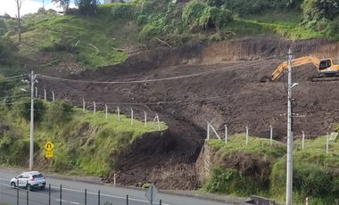 Venta de 10.277M2 en la vía Principal, carretera Panamericana, Vía a Pintag 9 9 9 0 1 0 2 3 2
