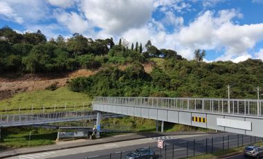 Venta de 10.277M2 en la vía Principal, carretera Panamericana, Vía a Pintag 9 9 9 0 1 0 2 3 2