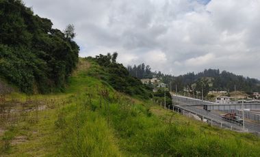 Venta de 10.277M2 en la vía Principal, carretera Panamericana, Vía a Pintag 9 9 9 0 1 0 2 3 2