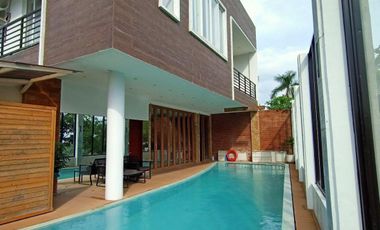 Fully Furnished 3 Beds House and Lot with Swimming Pool (inside in high end subdivision, overlooking mountain breeze)