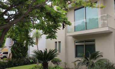 Casa Estilo Mexicano Contemporáneo en Venta en Azaleas Residencial
