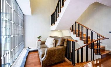 Sale with Tenant Quarter 31