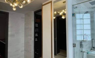 Sale with Tenant Quarter 31