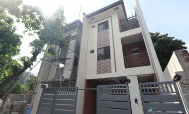 RFO Townhouse 6 Bedroom For Sale in West Fairview Quezon City PH2872