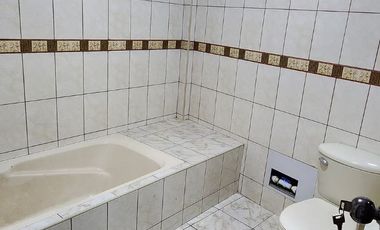 Venta de casa de 4 pisos en Barrios Altos