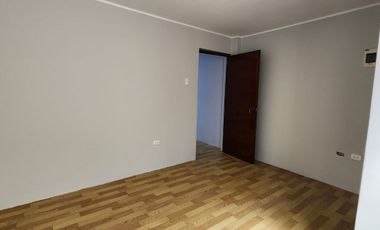 Venta de casa de 4 pisos en Barrios Altos