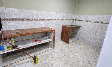 Venta de casa de 4 pisos en Barrios Altos