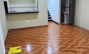 Venta de casa de 4 pisos en Barrios Altos