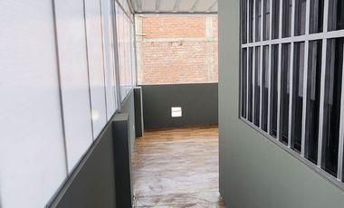 Venta de casa de 4 pisos en Barrios Altos