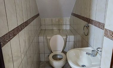 Venta de casa de 4 pisos en Barrios Altos