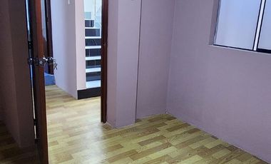 Venta de casa de 4 pisos en Barrios Altos