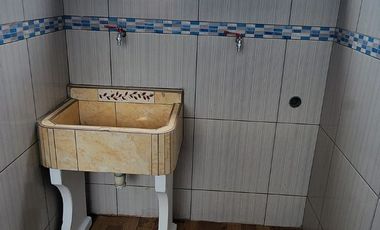 Venta de casa de 4 pisos en Barrios Altos