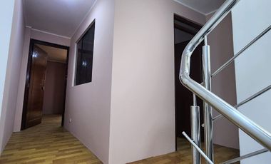 Venta de casa de 4 pisos en Barrios Altos