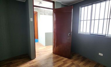 Venta de casa de 4 pisos en Barrios Altos