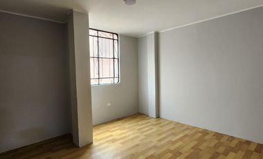 Venta de casa de 4 pisos en Barrios Altos