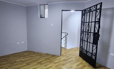 Venta de casa de 4 pisos en Barrios Altos