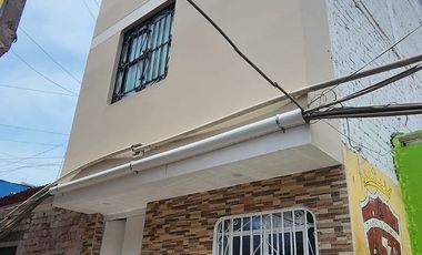 Venta de casa de 4 pisos en Barrios Altos