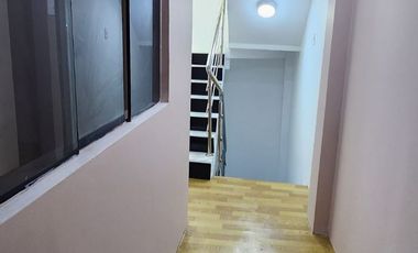 Venta de casa de 4 pisos en Barrios Altos