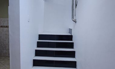 Venta de casa de 4 pisos en Barrios Altos