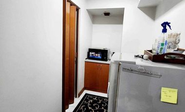 For Sale: Your Paranque Lifestyle Starter – A Semi-Furnished Condo in Woodsville Viverde Mansions