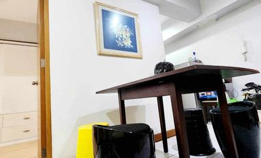 For Sale: Your Paranque Lifestyle Starter – A Semi-Furnished Condo in Woodsville Viverde Mansions