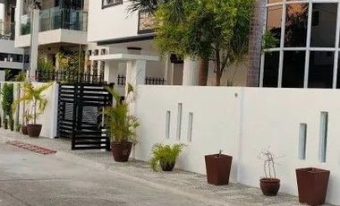 House For Sale in Sta. Rosa Laguna with Swimming Pool.