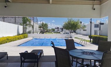 Casa amueblada en renta en La Vida. En privada con alberca, palapa y vigilancia.