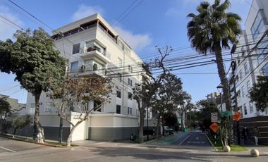 Exclusivo departamento dúplex en Calle Libertadores San Isidro, piso 6 y 7 con terraza, céntrica zona para caminar