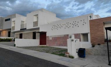 Casa en Lomas de Juriquilla en venta 3 recàmaras terraza vista al Valle vigilancia LP-24-927