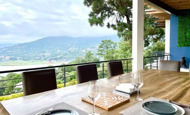 EXCEPCIONAL CASA EN VENTA EN AVANDARO, CON VISTA AL LAGO.