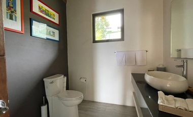 EXCEPCIONAL CASA EN VENTA EN AVANDARO, CON VISTA AL LAGO.