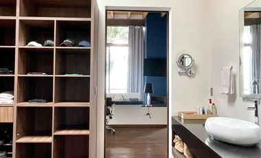 EXCEPCIONAL CASA EN VENTA EN AVANDARO, CON VISTA AL LAGO.