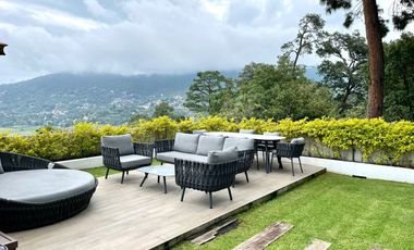 EXCEPCIONAL CASA EN VENTA EN AVANDARO, CON VISTA AL LAGO.