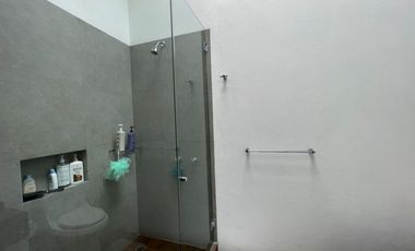 EXCEPCIONAL CASA EN VENTA EN AVANDARO, CON VISTA AL LAGO.