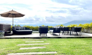 EXCEPCIONAL CASA EN VENTA EN AVANDARO, CON VISTA AL LAGO.