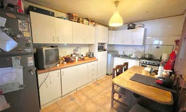 Se vende segura casa en Galilea, Curicó. Cuatro piezas dos baños