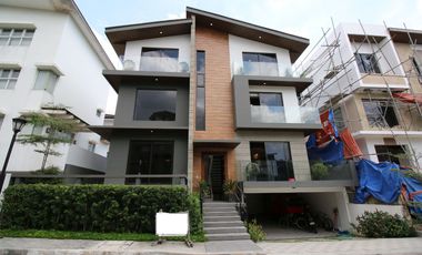 Spacious House and Lot for Sale inside McKinley Village with 5 Bedrooms and 4 Car Garage PH2393