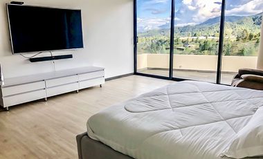 8767 Casa en arriendo en el sector Altos de las Palmas