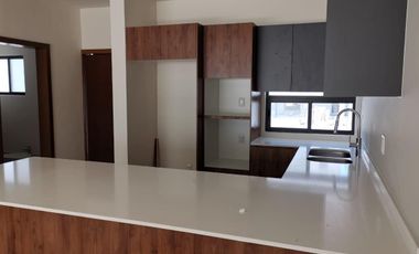 CASA EN VENTA EN CANCÚN, QUINTANA ROO, RESIDENCIAL ARBOLADA, OPORTUNIDAD!!!