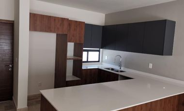CASA EN VENTA EN CANCÚN, QUINTANA ROO, RESIDENCIAL ARBOLADA, OPORTUNIDAD!!!