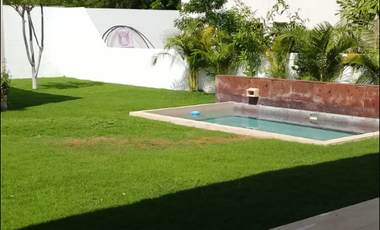CASA EN RENTA EN YUCATÁN COUNTRY CLUB EN PRIVADA CON AMENIDADES.